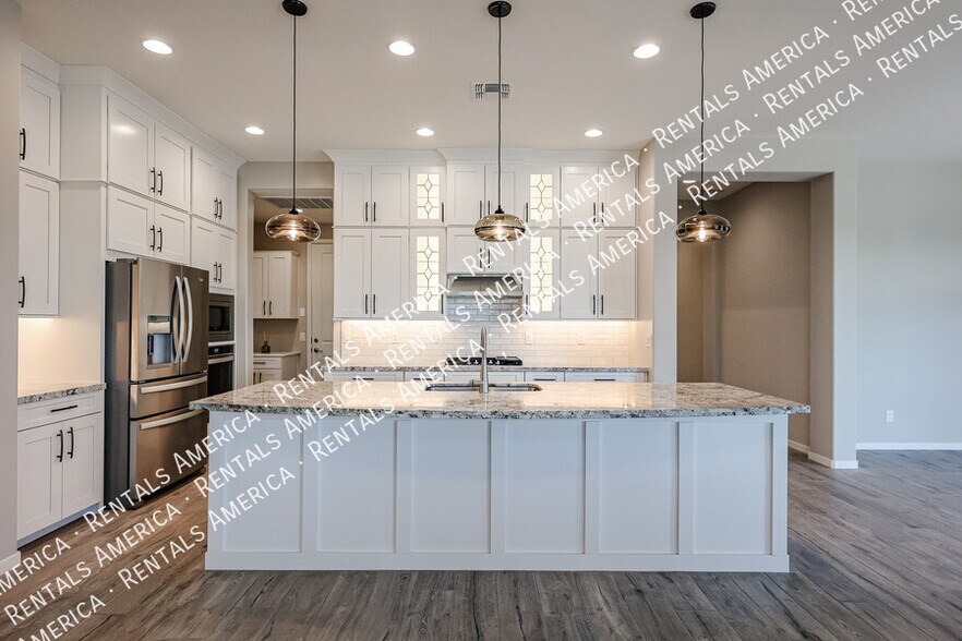 Building Photo - 42085 W Morning Glory Way