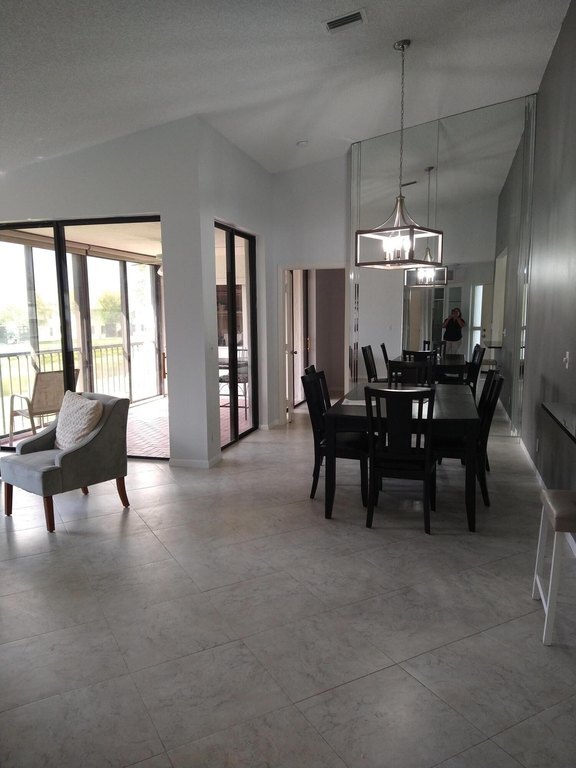 Building Photo - 5475 Verona Dr