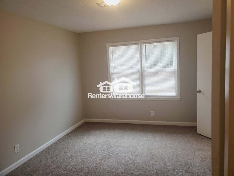 Building Photo - 3910 Lisas Dr