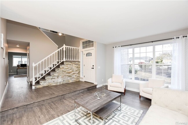 Building Photo - Remodeled Home in Mukilteo!