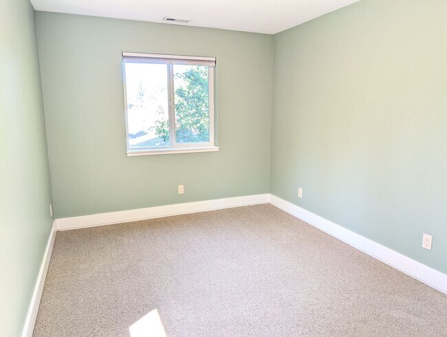 Building Photo - 4 Bed/2.5 Bath Multnomah Village Stunner w...