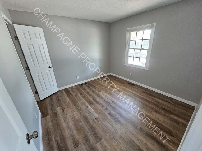 Building Photo - 1307-1309 N Arrowhead Ridge