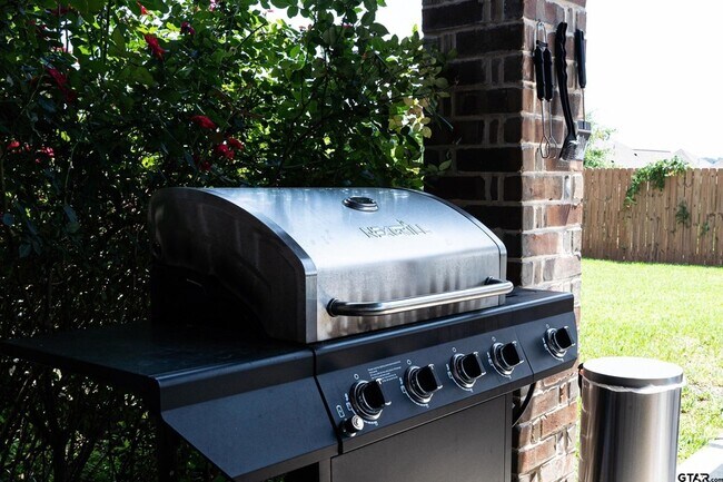 Building Photo - 7352 Kingsport Ln