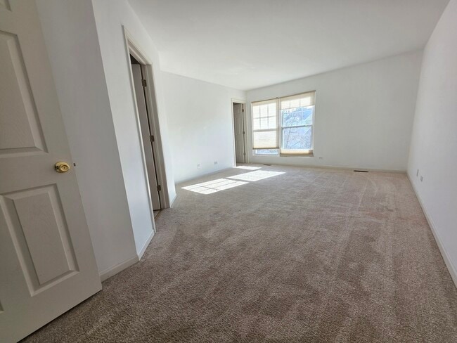 Building Photo - 3996 Blackstone Dr