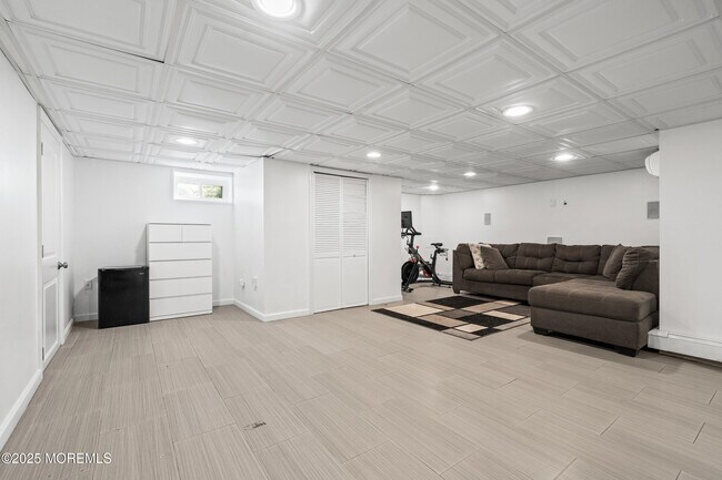 Building Photo - 523 Westwood Ave