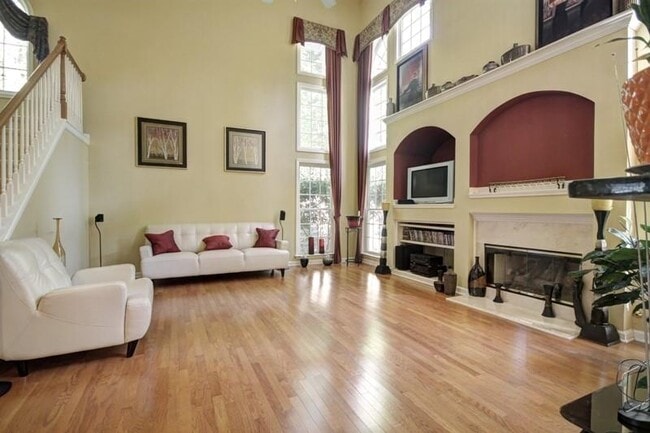 Building Photo - 4324 Canaan Way NE