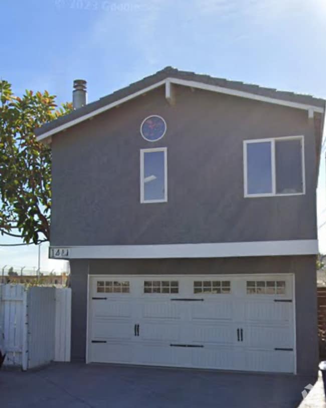 Building Photo - Silver Strand Beach - Furnished two bedroo...