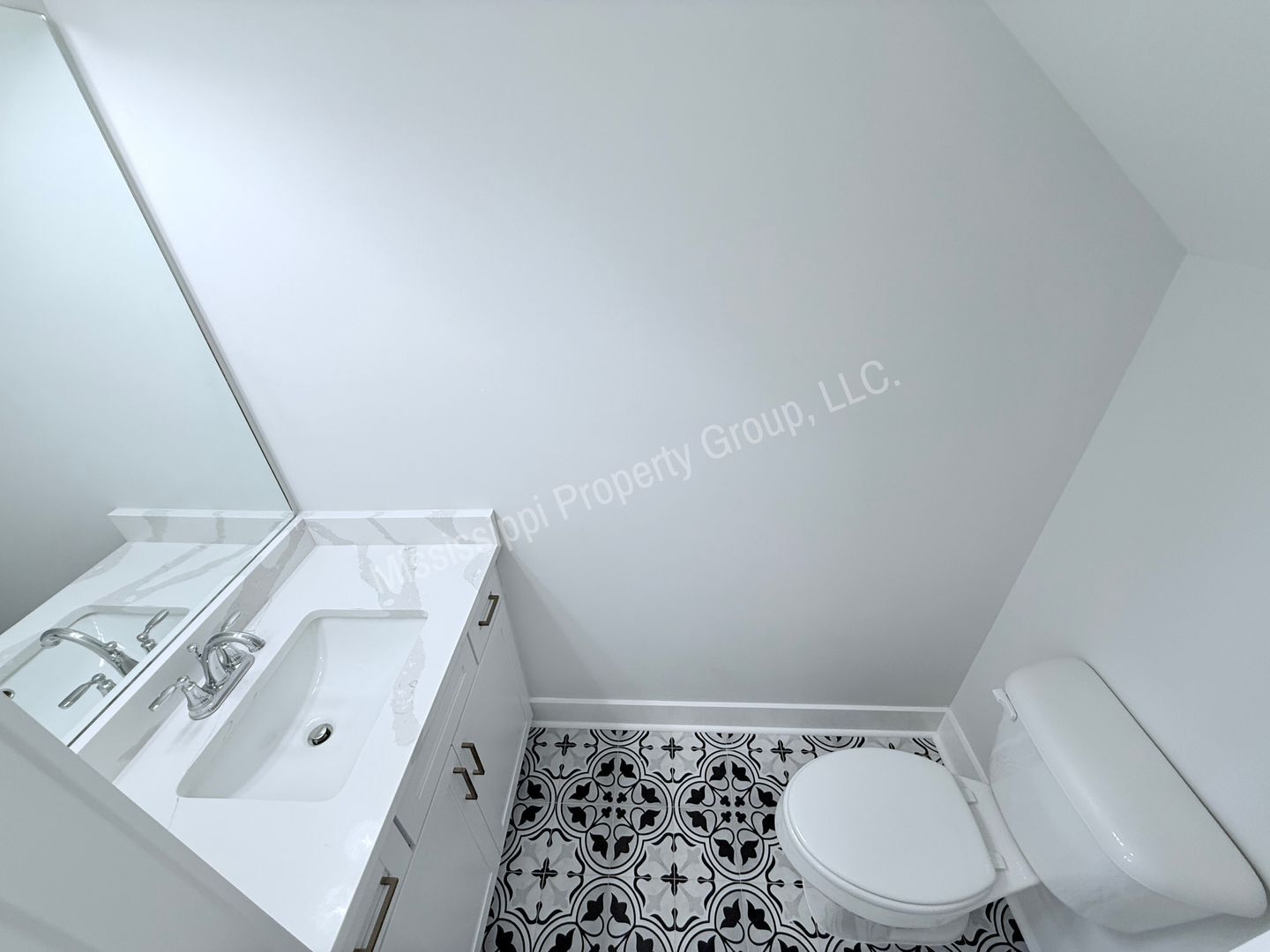 Building Photo - 613 Miramar Ln