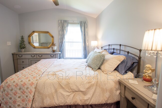 Building Photo - 501 Delaware Ave