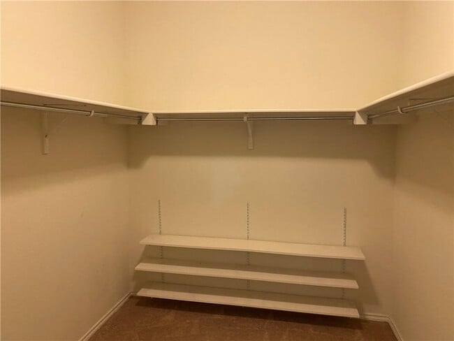 Building Photo - 14428 Lake Victor Dr