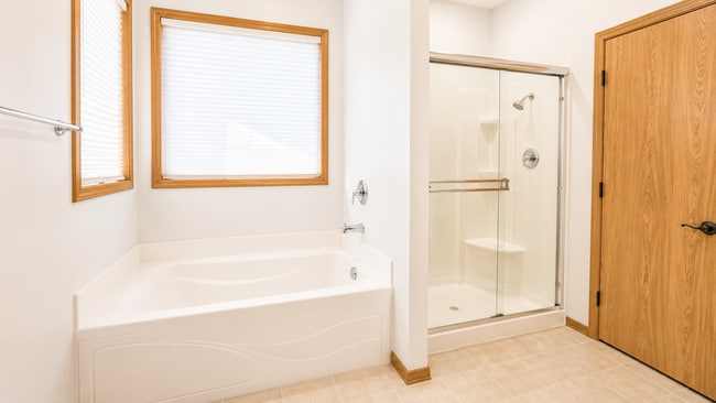Building Photo - Pet friendly 3 bedroom home availanle June 1st!