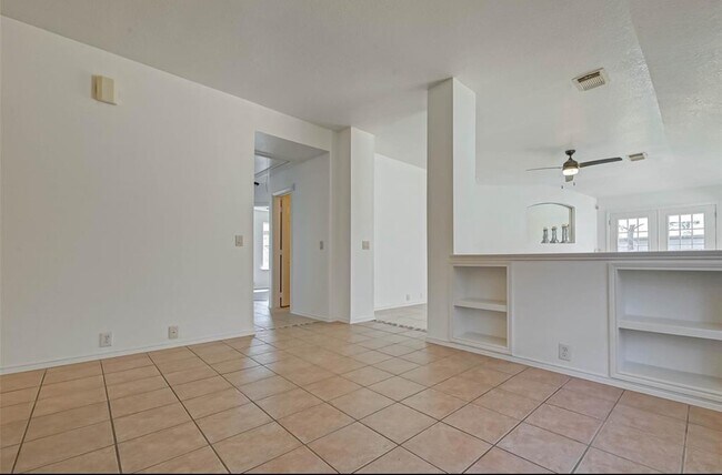 Building Photo - 21415 Somerset Park Ln