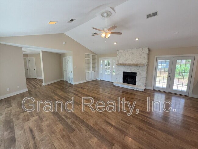 Building Photo - 7401 Bernadette Dr