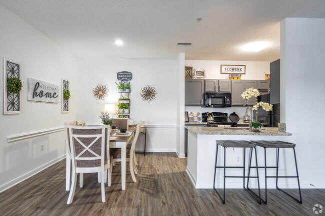 Building Photo - Luxury Living in Spring! 2/2 Apt ~