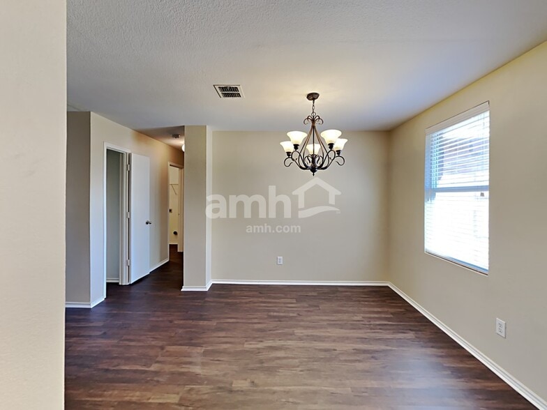 Building Photo - 1021 Bumble Bee Dr