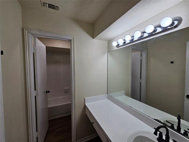 Building Photo - 3149 Tudor Ln