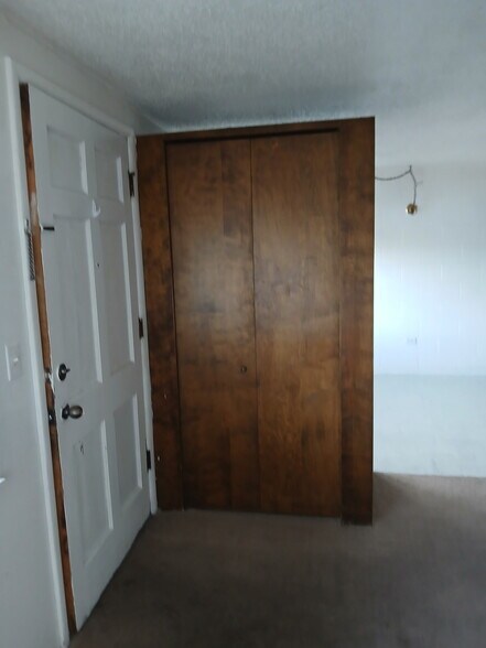 Coat closet - 1051 S 4th Ave