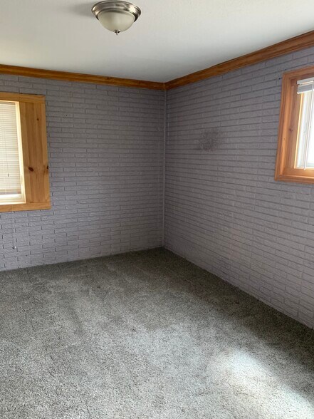 Building Photo - 2237 Hampshire Ave S