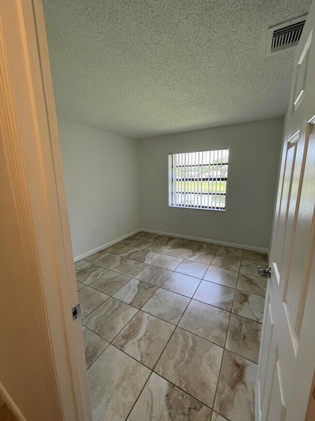 Building Photo - 13761 Newport Manor