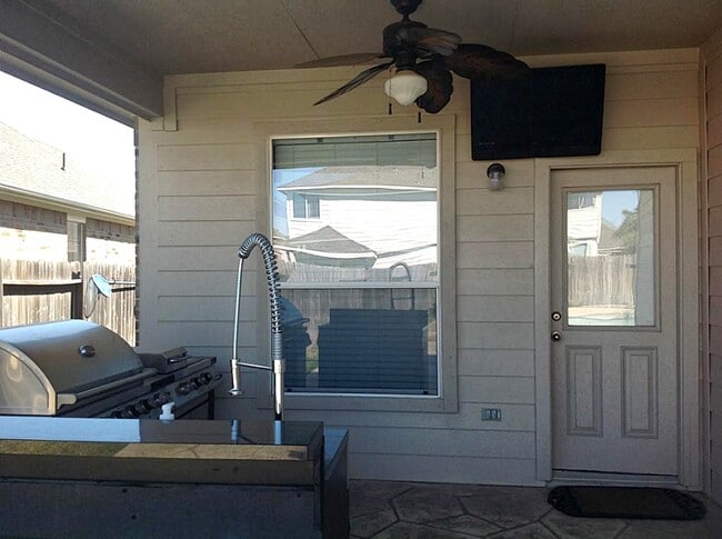 Building Photo - 6454 Applewood Forest Dr