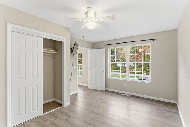 Building Photo - 923 McCubbins Rd