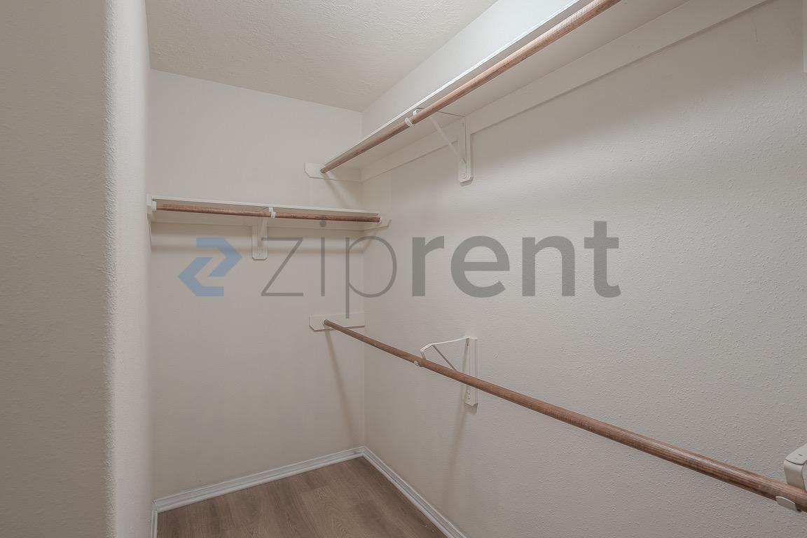 Building Photo - Unit