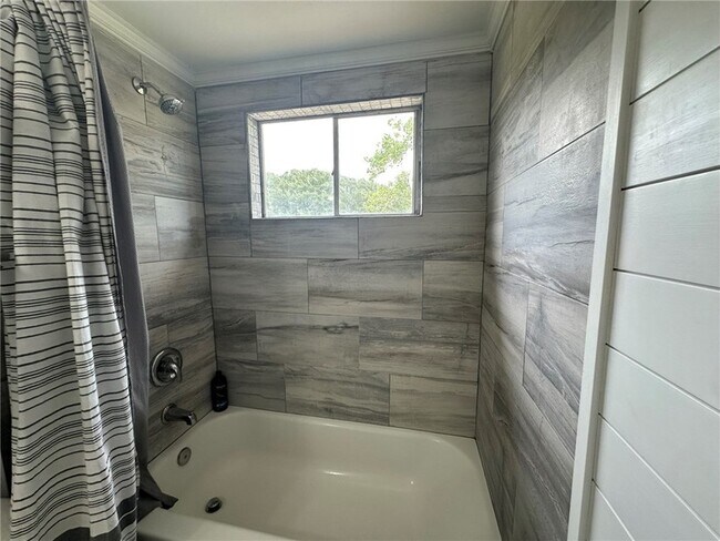 Building Photo - 810 S Sandpiper St