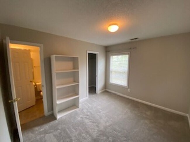 Building Photo - 3 Bedroom 2.5 Home in NE Columbia MOVE IN BY 1/31/26 RECEIVE $300 OFF FIRST MONTH'S RENT!!!!!!
