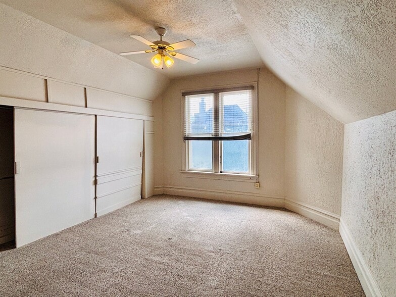 Building Photo - 12 E 200 S