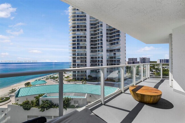 Building Photo - 16485 Collins Ave