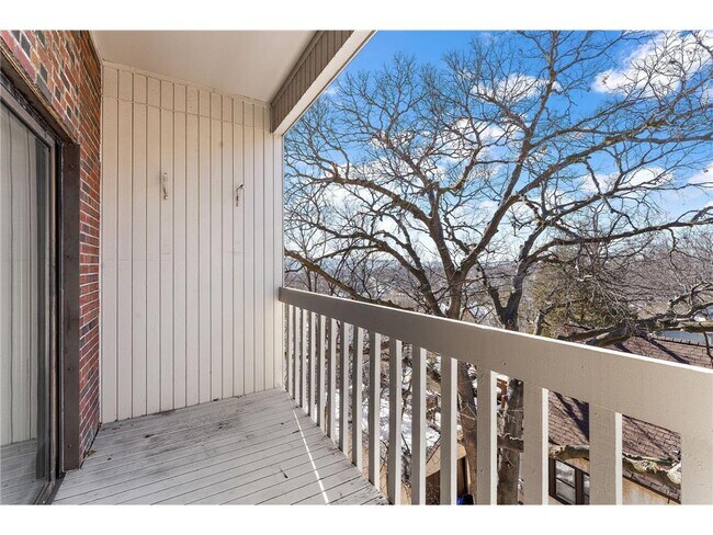 Building Photo - 311 Pleasant Ave