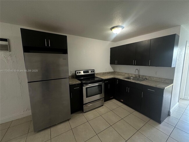 Building Photo - 5413 SW 19th St