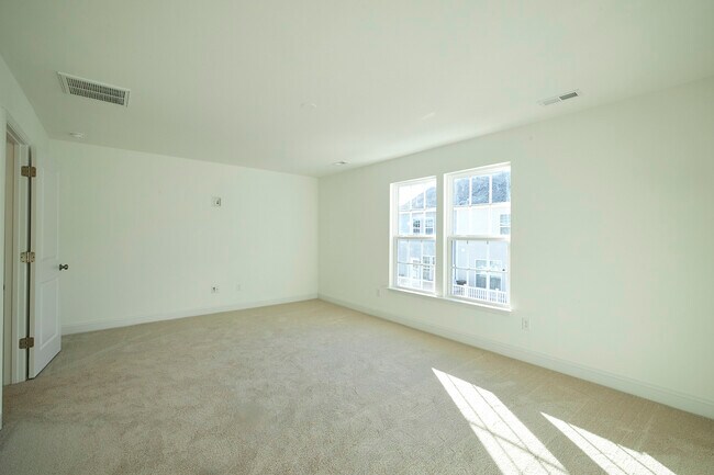 Building Photo - 13868 Randolph Pond Ln