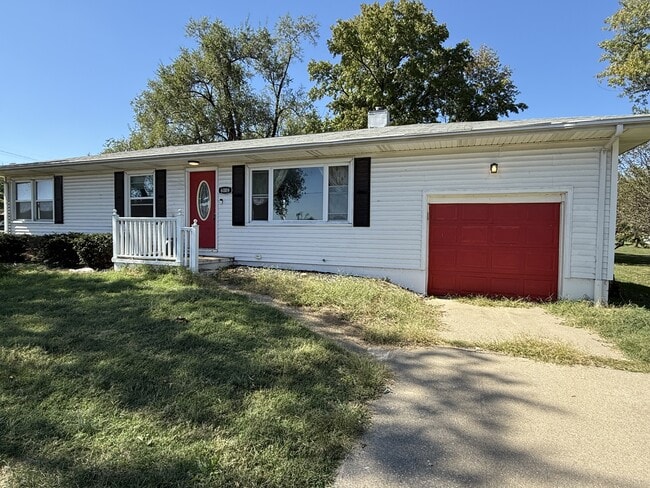 Primary Photo - 6009 Old Collinsville Rd