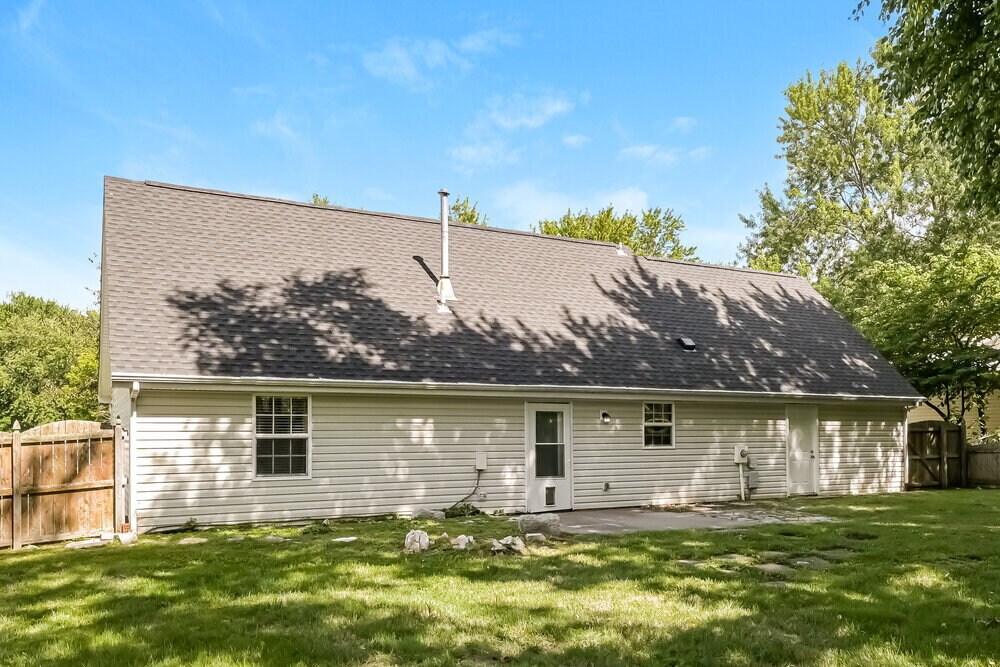 Building Photo - 705 Aster Ln