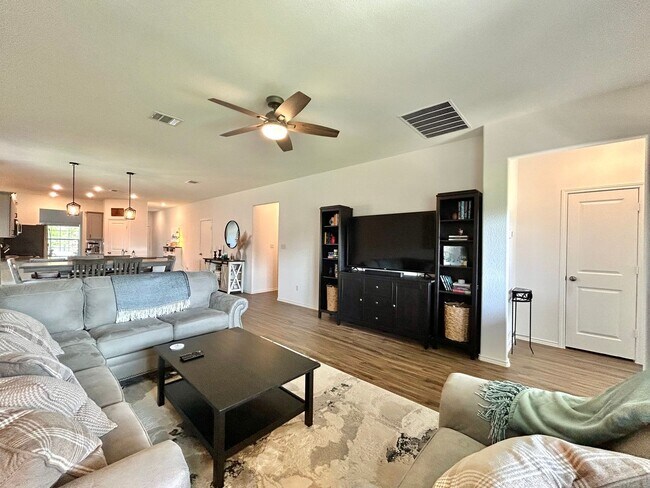 Building Photo - 3/BR 2/BA Home with Modern Comforts and a ...