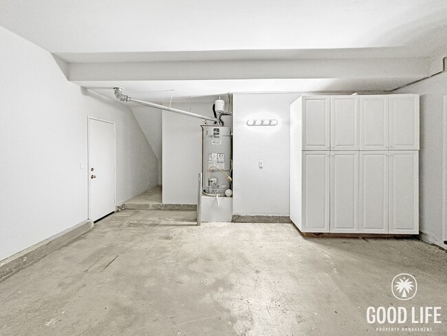 Building Photo - Irvine Stunner! 4BR Beauty with Private Yard & 2-Car Garage