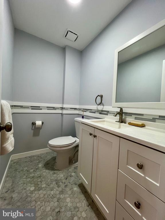 Building Photo - 5 Balamor Ln