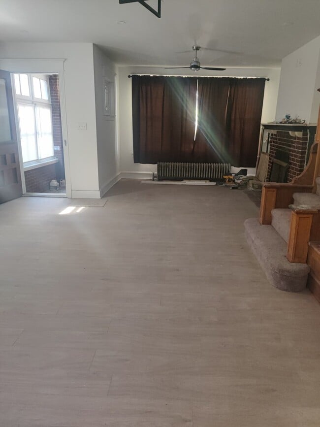 Building Photo - 1620 Lindley Ave