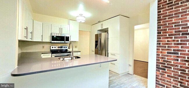 Building Photo - 8729 Sheridan Farms Ct