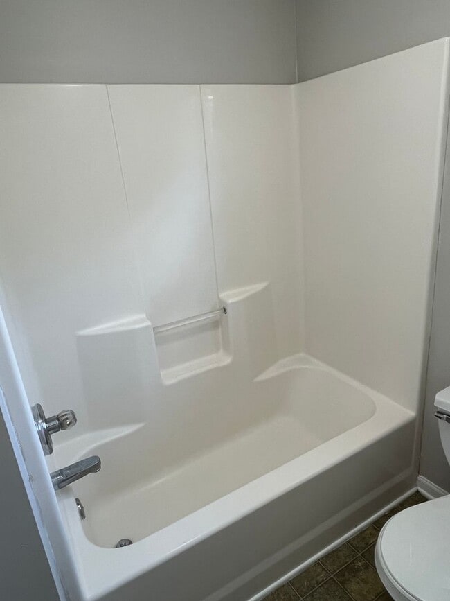 Building Photo - Great 3 Bed, 2.5 Bath house in University ...