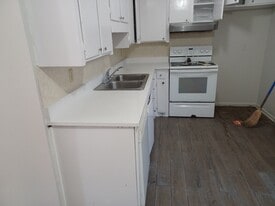 Building Photo - 1440 Storie St