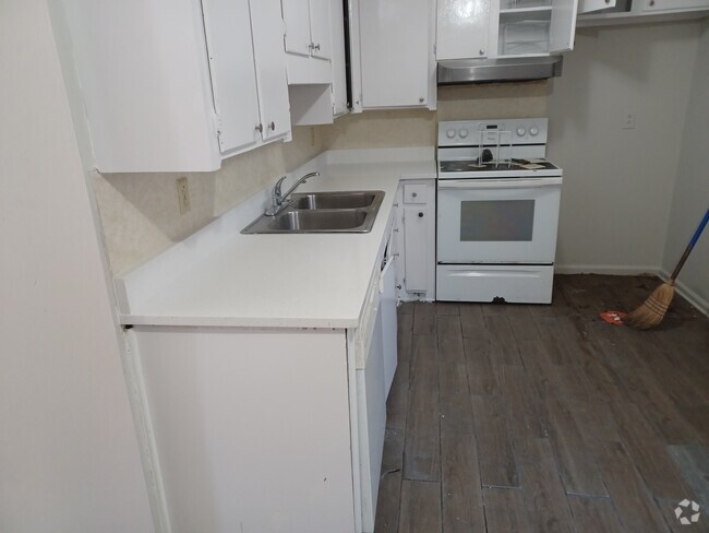 Building Photo - 1440 Storie St