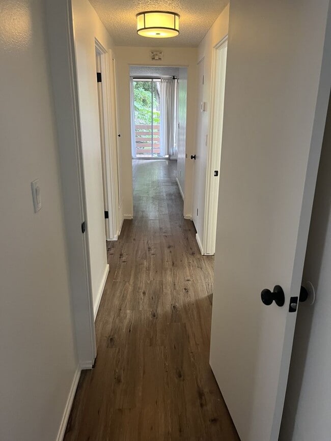 Building Photo - 2 Bedroom/ 2 Bath Condo with Community Pool