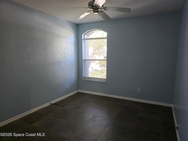 Building Photo - 481 10th Pl