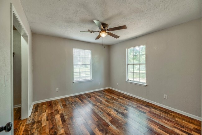 Building Photo - 156 CR 4430
