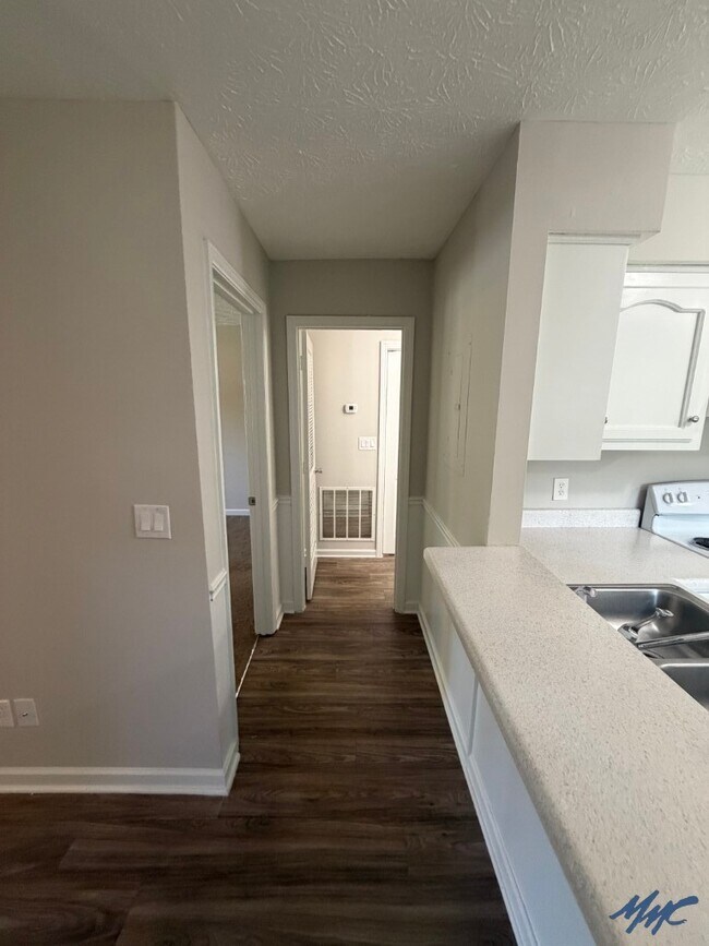 Building Photo - 1246 Hamilton Dr