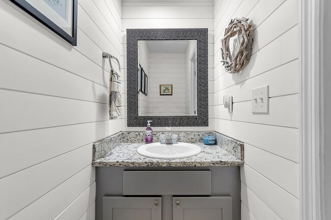 Building Photo - Beautiful 3-Bedroom Home in the Heart of Charleston!