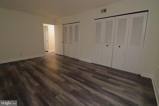 Building Photo - 6010 Westchester Park Dr