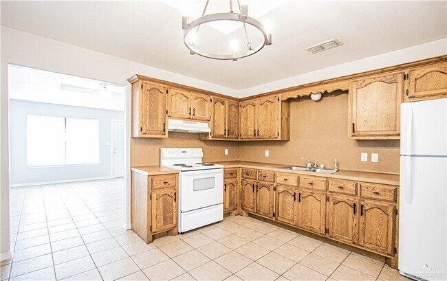 Building Photo - 17 Aruba Dr